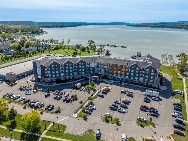 Building Photo - 205 Lakeshore Dr