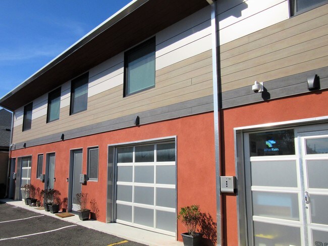 Building Photo - 909 Asbury Ave