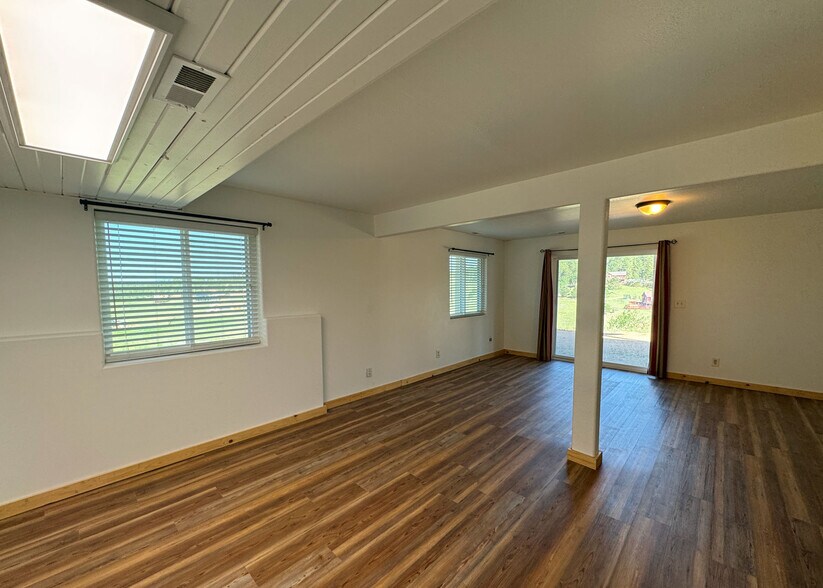 Building Photo - 61 Muskrat Lake Vw