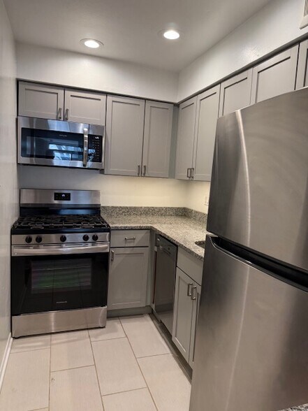 Kitchen - 1750 N Mohawk St