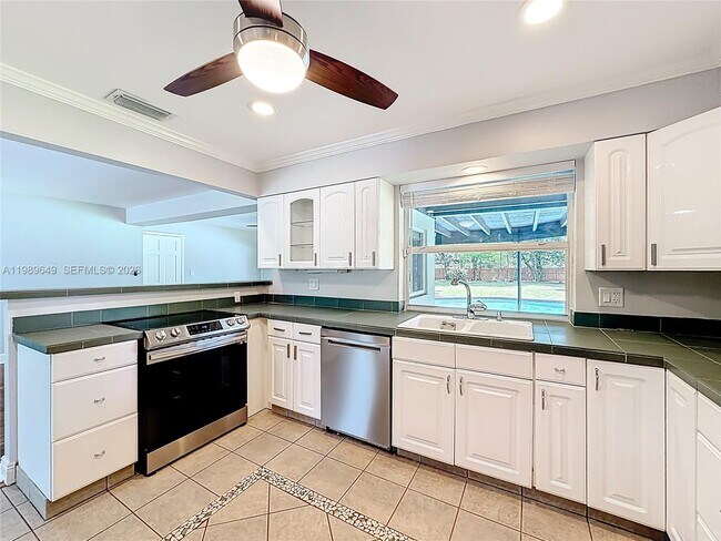 Building Photo - 4330 SW 7th St