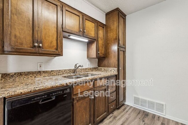 Building Photo - 8236 El Retiro Rd
