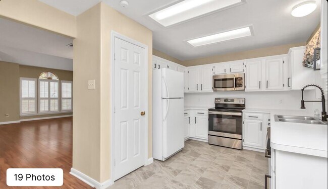 Building Photo - 1122 Augusta Dr