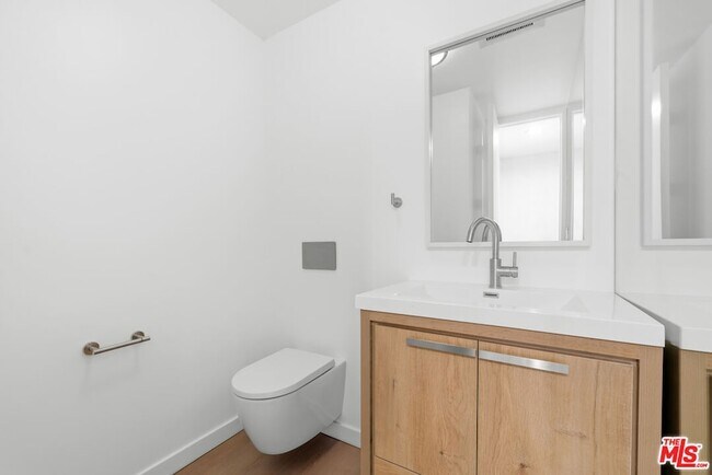 Building Photo - 28036 Sea Ln Dr