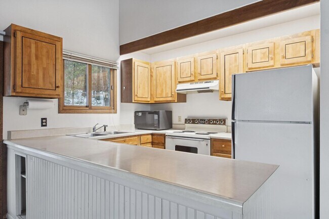 Building Photo - Wisconsin Townhome