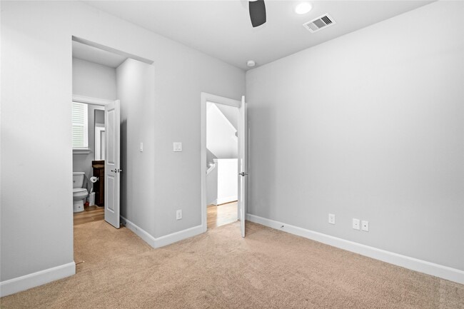 Building Photo - 1007 W 17th St