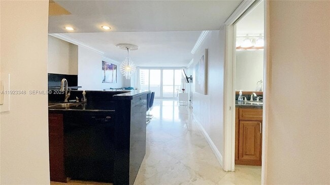 Building Photo - 1717 N Bayshore Dr