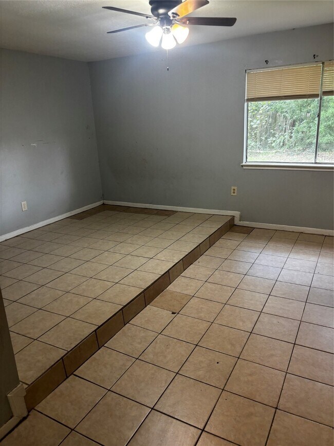 Building Photo - 7715 Waterchase Dr