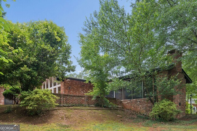 Building Photo - 3543 Cloudland Dr