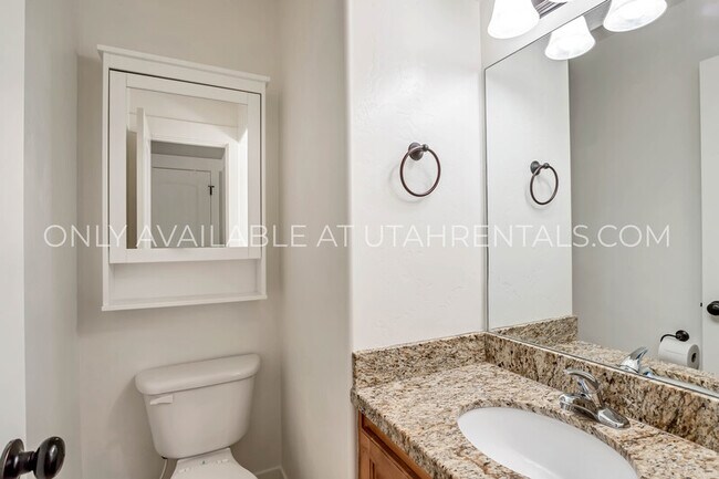 Building Photo - 939 W 175 S