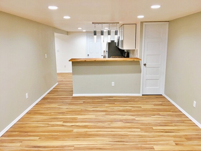 Building Photo - 5404 NE 54th Ave