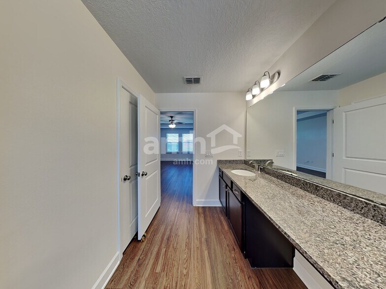 Building Photo - 242 Crestrun Loop
