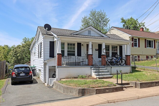 Primary Photo - One Level City Living With Large Yard