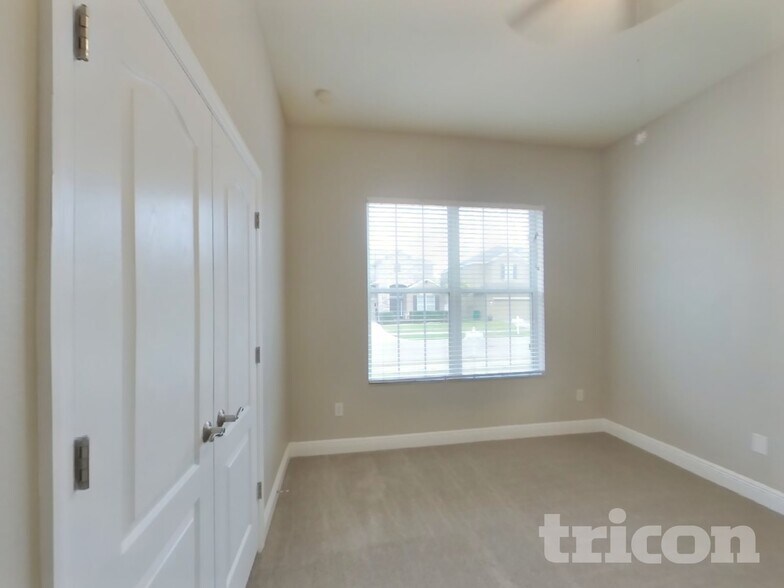 Building Photo - 30656 Palmerston Pl