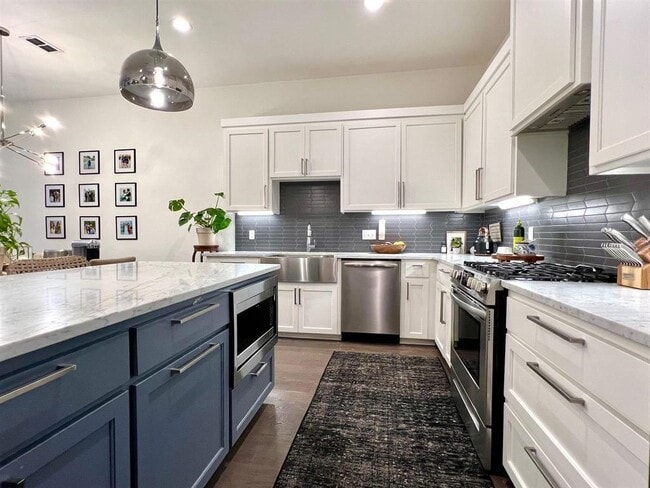 Building Photo - 1543 Pine St