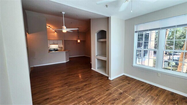 Building Photo - 4122 Central Sarasota Pkwy