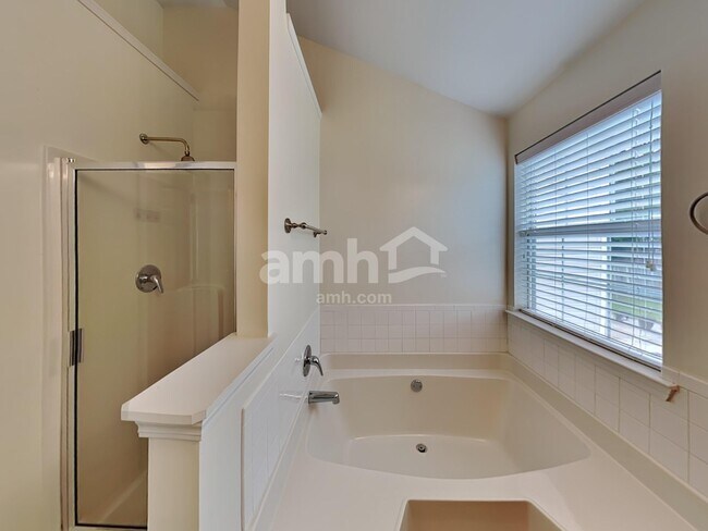 Building Photo - 342 Hidden Creek Ln