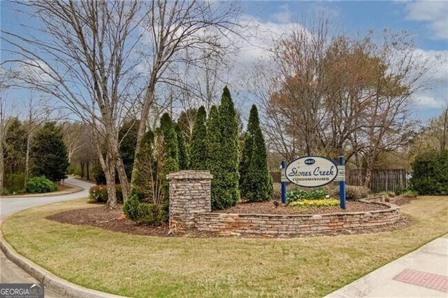 Building Photo - 460 S Barnett Shoals Rd