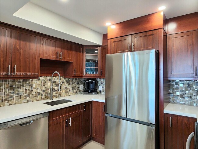 Building Photo - 3505 S Ocean Dr