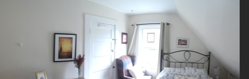 Bedroom 1 - 85 Tower St