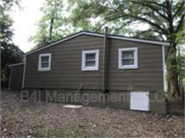 Building Photo - 3160 McKenzie Rd