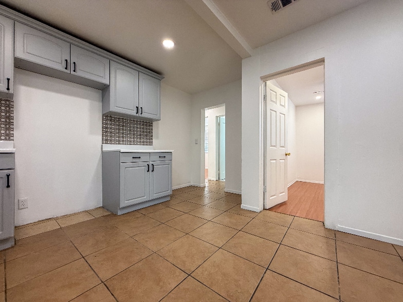 Building Photo - 6054 Colfax Ave