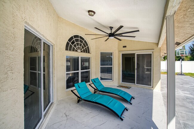 Building Photo - 2962 SW Coastal Terrace