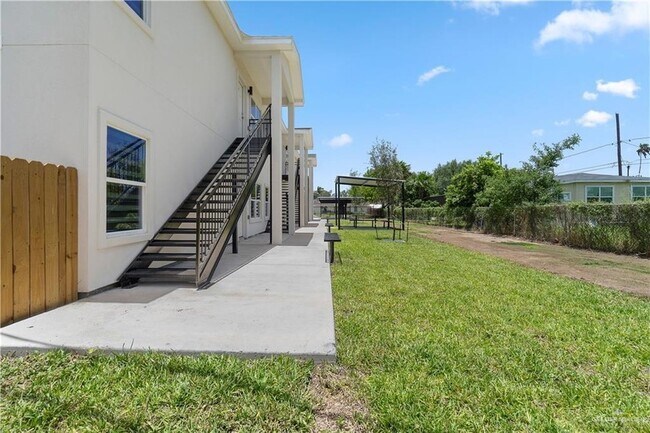 Building Photo - 418 N 3rd St