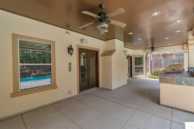 Building Photo - 14207 Jade Cove Dr