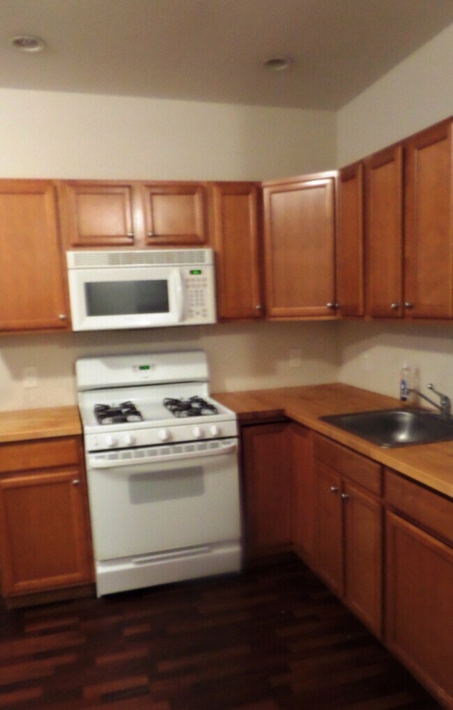 Building Photo - 2824 Jackson St