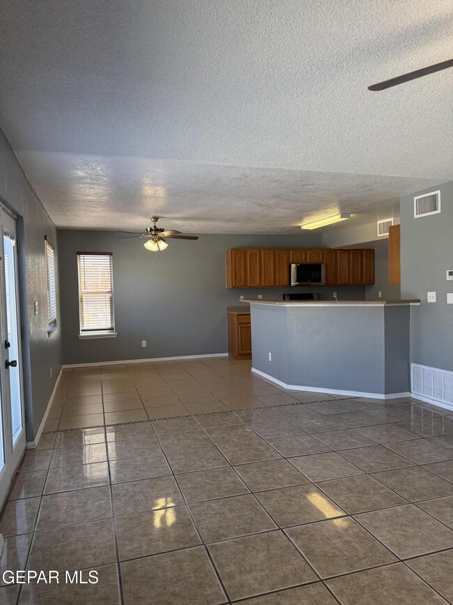 Building Photo - 14157 Tierra Delfin Dr