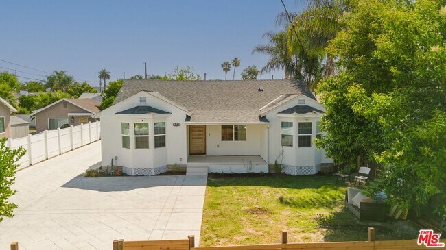 Building Photo - 6712 Cedros Ave