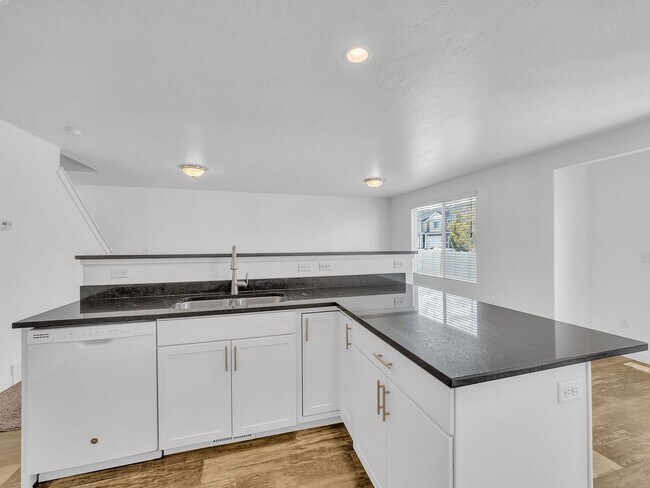 Building Photo - Ken-98 E Harmony Ct Saratoga Springs, UT 84045