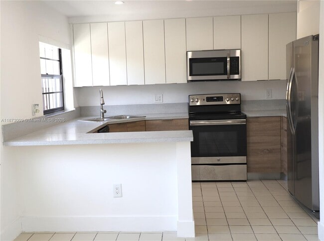 Building Photo - 10170 SW 137th Pl