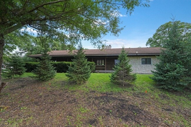 Building Photo - 11110 Highland Dr