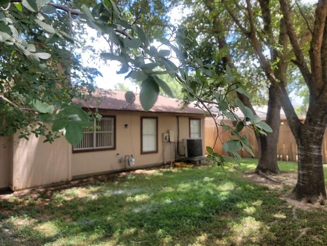 Building Photo - 21023 Western Valley Dr