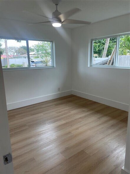 Building Photo - 924 SW 11th St