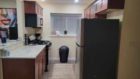 Kitchen - 2137 Highland Ave