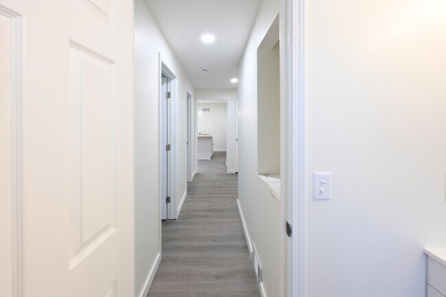 Building Photo - 108 Western Ave