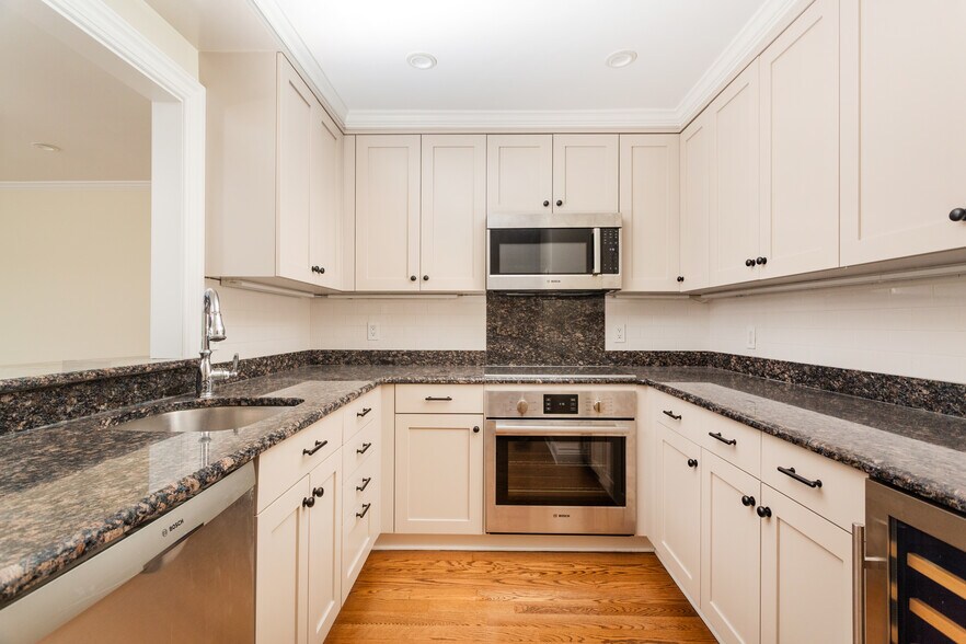 Kitchen - 15 River Rd