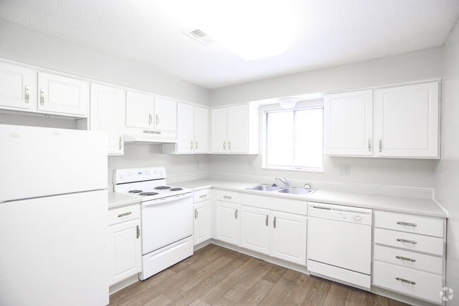 Large Kitchen With Pantry - The Ridge Overland Park