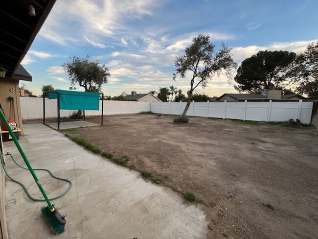 Building Photo - 5725 Sage Dr