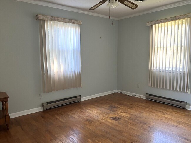 Building Photo - UNFURNISHED LEWES SINGLE FAMILY HOME - 6 M...