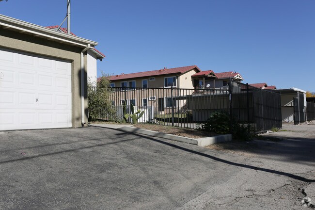Building Photo - Eastpointe Village