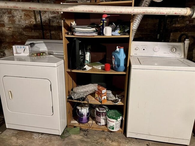 Building Photo - 117 Buttonwood St