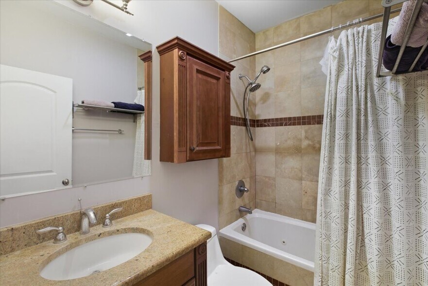 Building Photo - 1951 N Monticello Ave