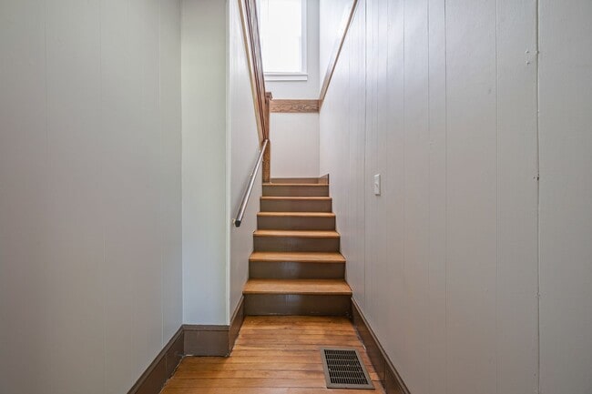 Building Photo - 4 bedroom home in Rich Creek!