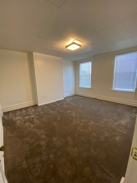 Building Photo - 325 S Pacific Ave