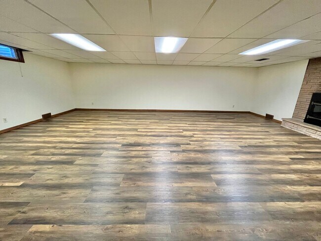 Building Photo - Large 3 Bed/2 Bath East Side Rental Home!