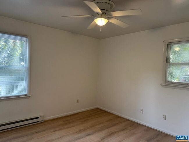 Building Photo - 301 Paton St
